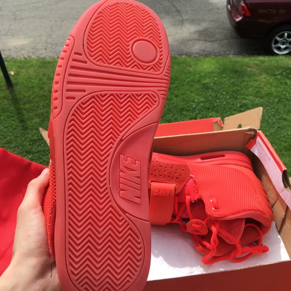 Air Yeezy 2 Red October - Picture 3 of 8
